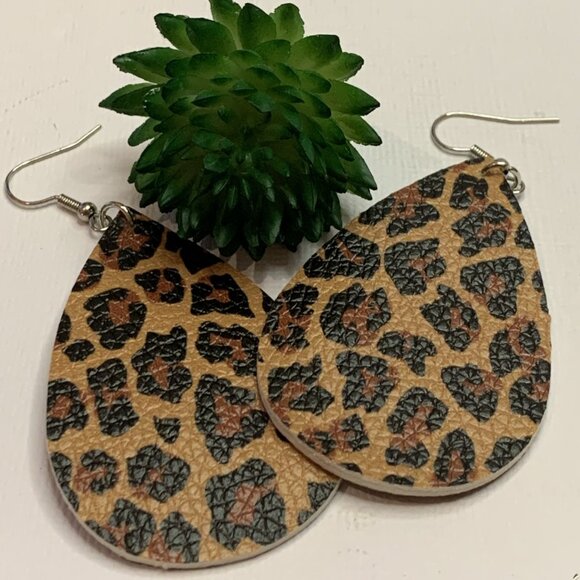 Leopard Print Earring, Leopard Earring, Animal Print Jewelry, Gift Idea, Safari - Picture 2 of 5